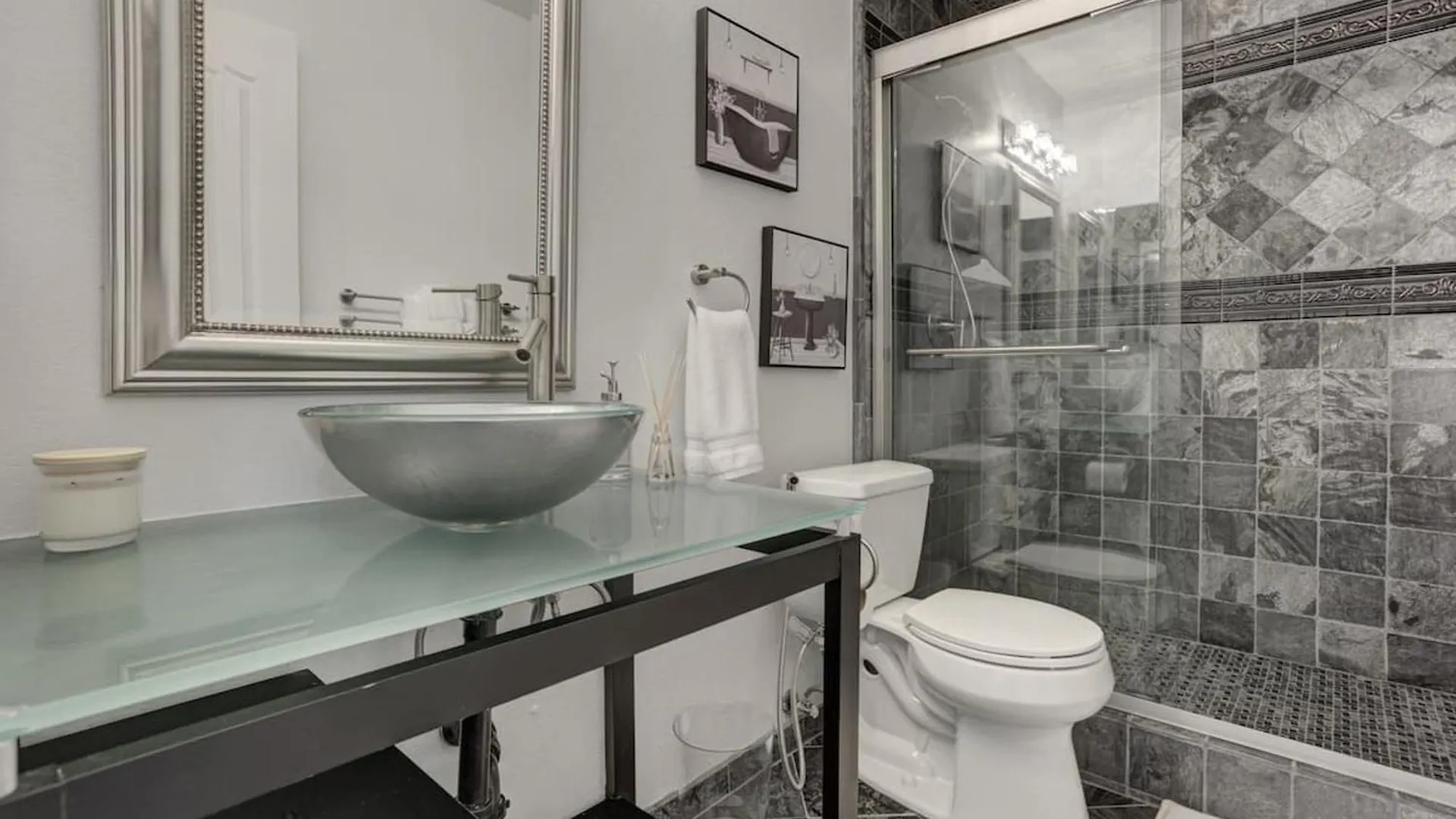 Comfort And Style In The Phoenix Biltmore Area! USA