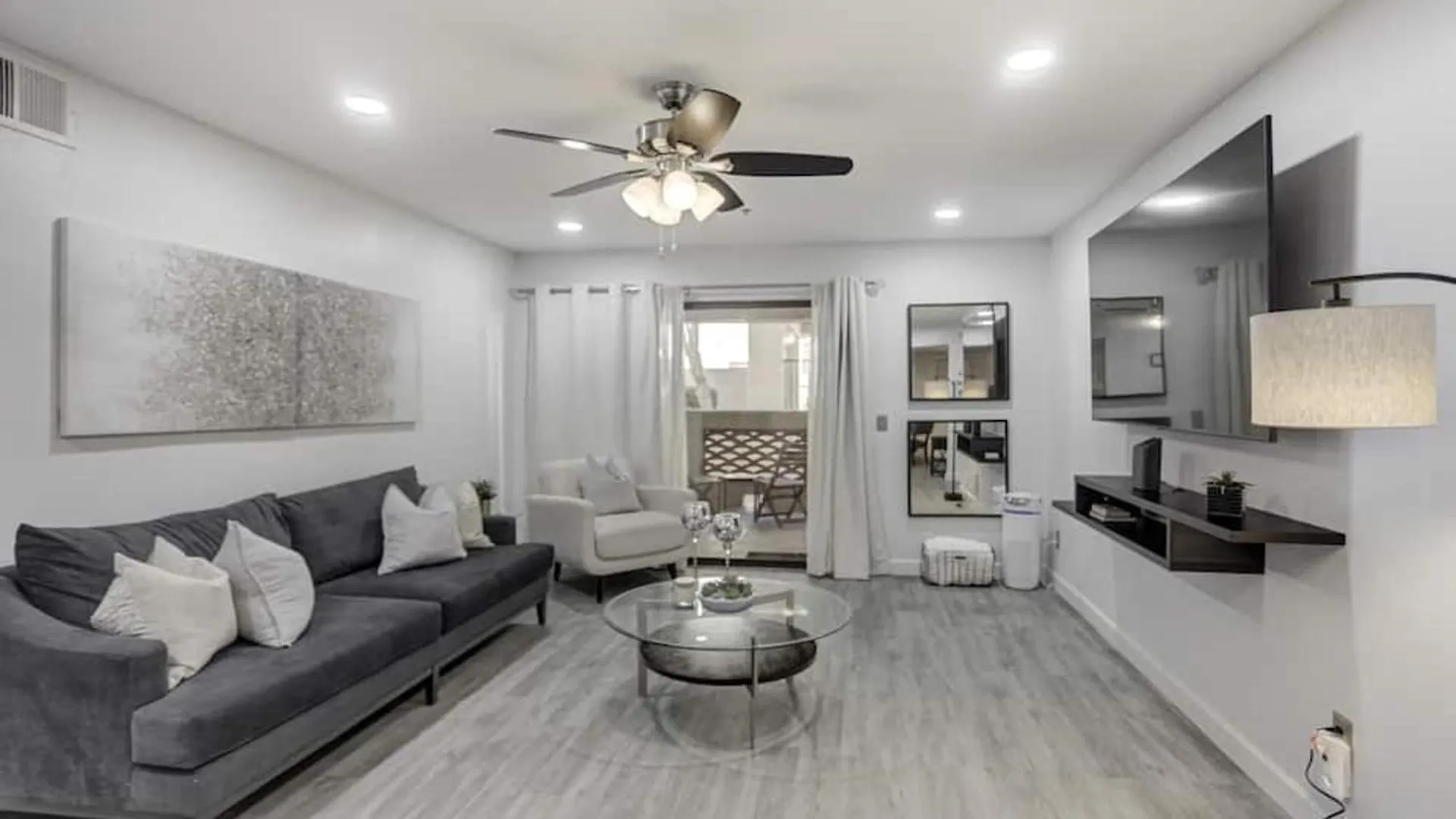 Comfort And Style In The Phoenix Biltmore Area!